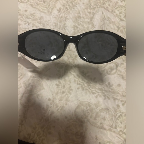Givencho Sunnies - Picture 1 of 7